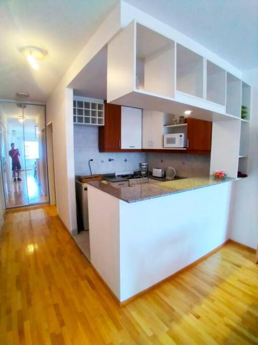 Luminoso Monoambiente Con Balcon Y Cochera Sobre La Avenida Corrientes!! Apartamento Ciudad Autónoma de Buenos Aires