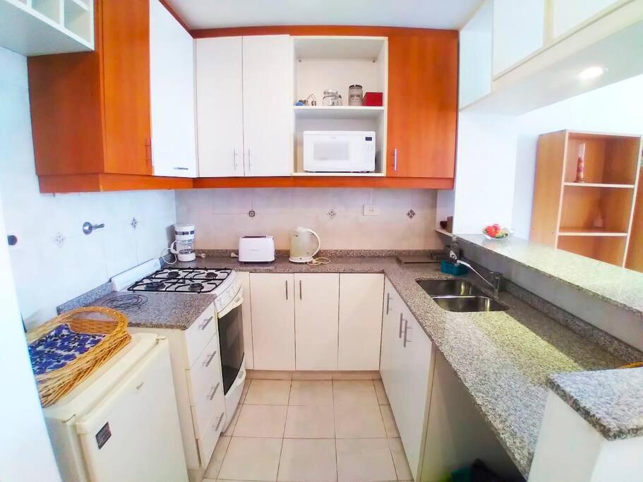 Luminoso Monoambiente Con Balcon Y Cochera Sobre La Avenida Corrientes!! Apartamento Ciudad Autónoma de Buenos Aires