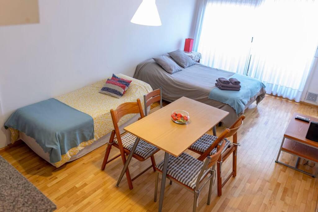 Luminoso Monoambiente Con Balcon Y Cochera Sobre La Avenida Corrientes!! Apartamento