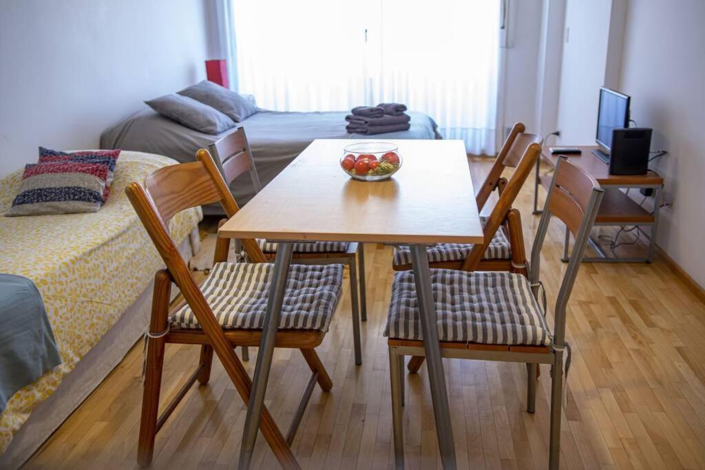 Apartamento Luminoso Monoambiente Con Balcon Y Cochera Sobre La Avenida Corrientes!! *