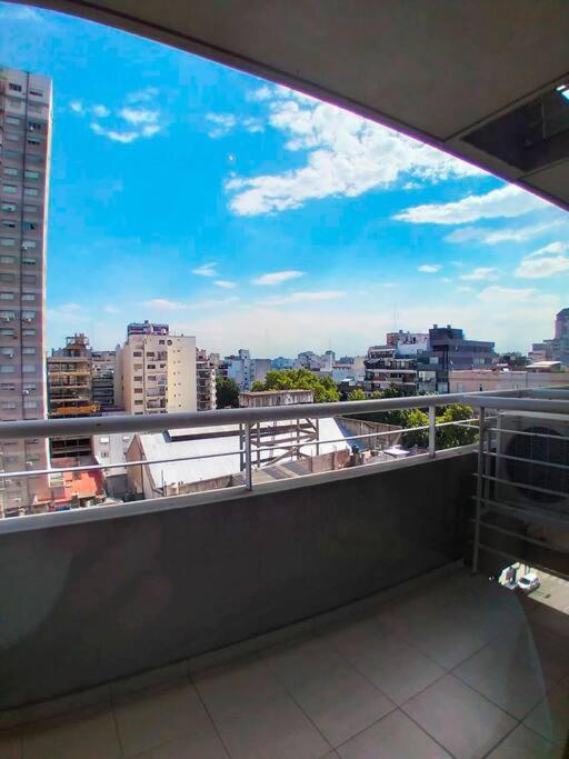 Apartamento Luminoso Monoambiente Con Balcon Y Cochera Sobre La Avenida Corrientes!!
