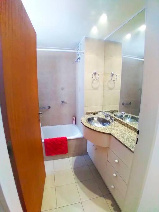 Apartamento Luminoso Monoambiente Con Balcon Y Cochera Sobre La Avenida Corrientes!! *